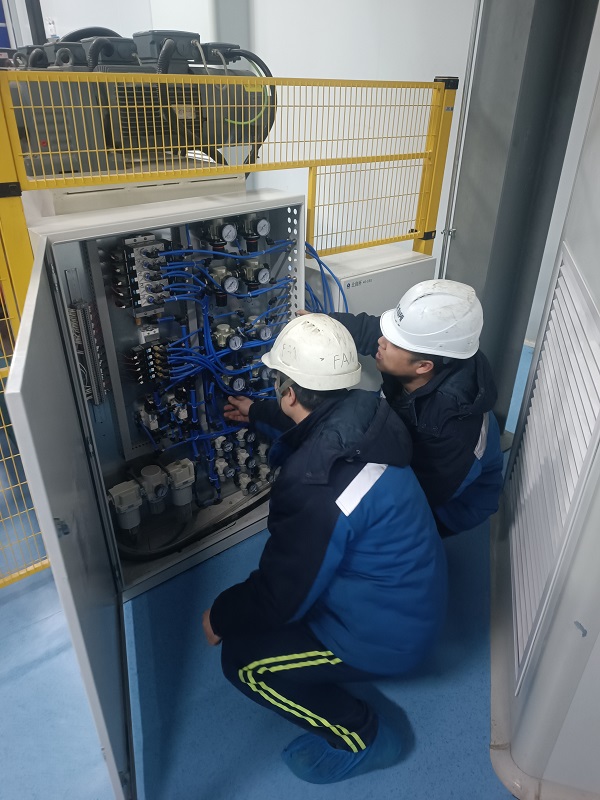 1. 天津，自控事業(yè)部竇增濤、趙強(qiáng)磊正在BOPA成套裝置及服務(wù)采購(gòu)項(xiàng)目上進(jìn)行調(diào)試.jpg